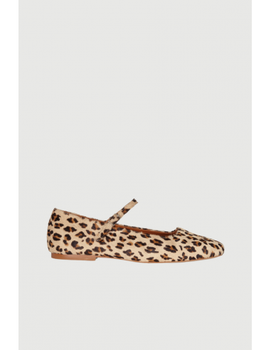 Julieta Mary Janes in Leopard Print Calf Hair chez Cornerstreet bien 